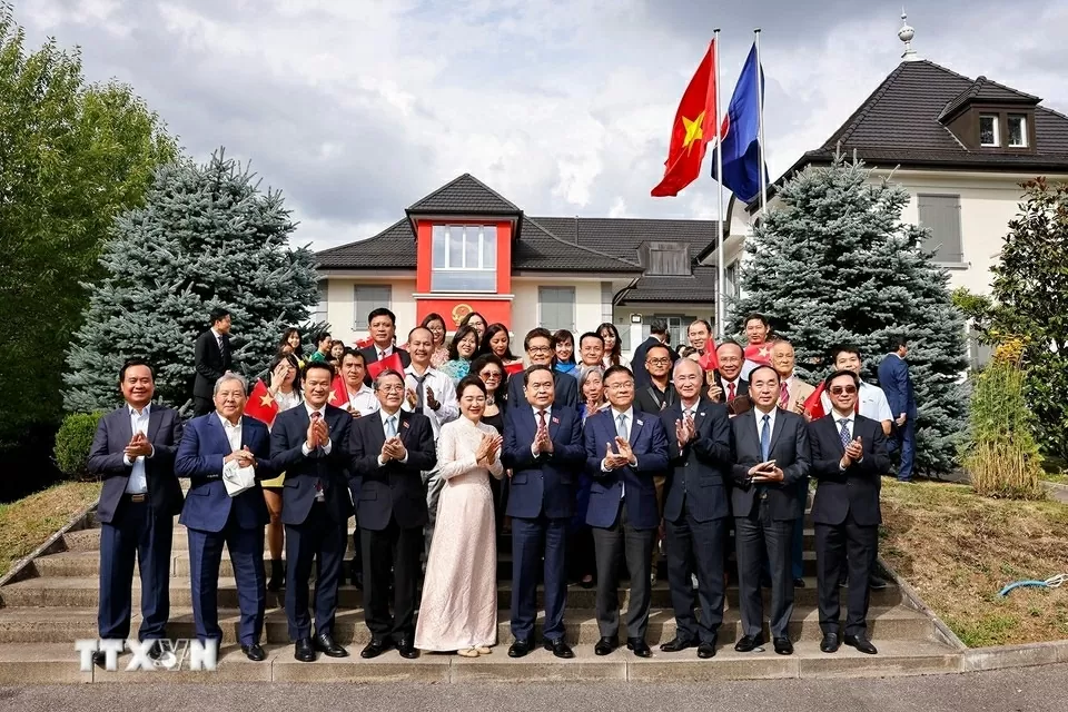 Chủ tịch Quốc hội Trần Thanh Mẫn gặp mặt cộng đồng người Việt Nam tại Thụy Sỹ
