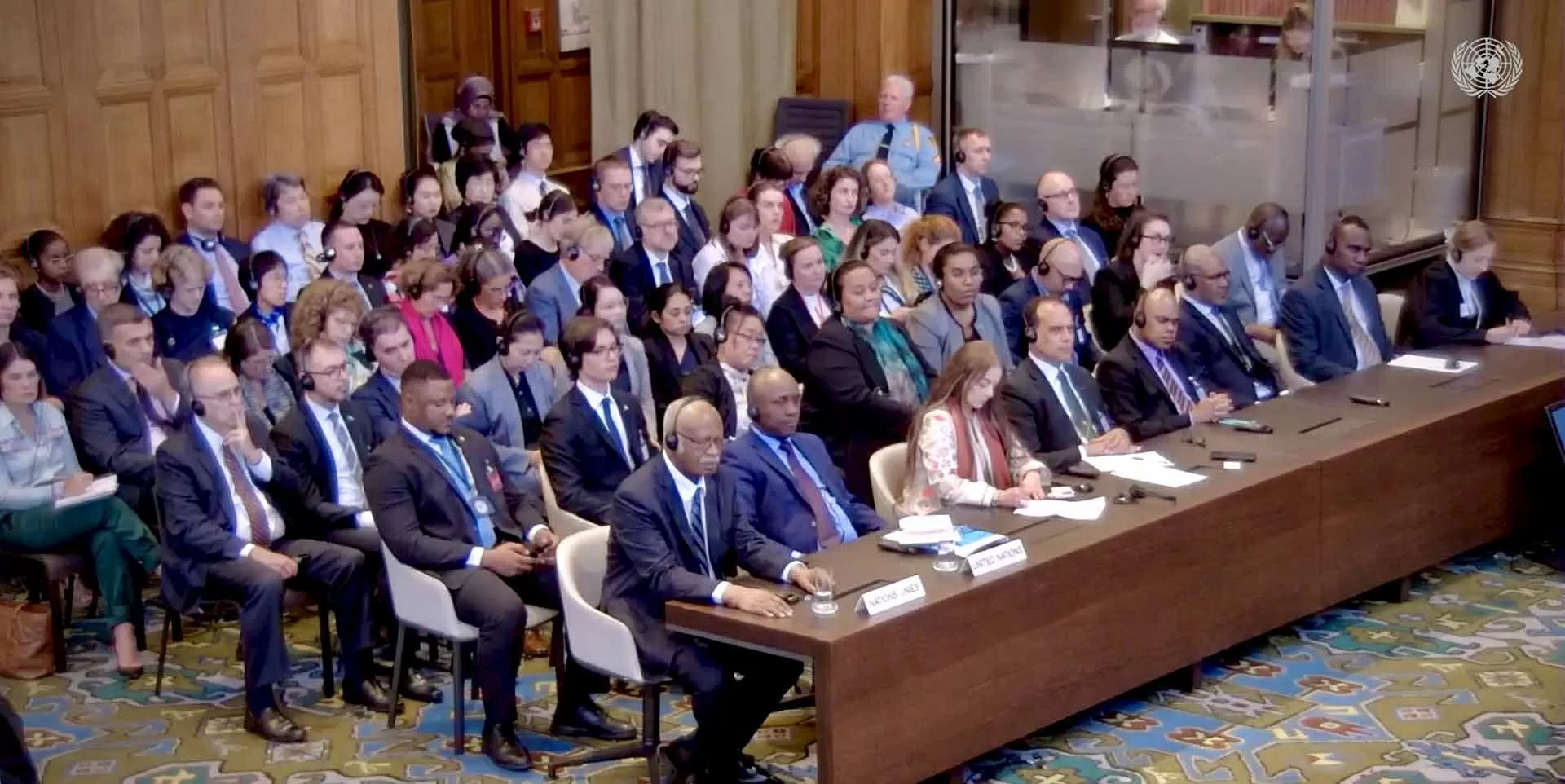 Chủ tịch Đại hội đồng LHQ dự phiên công bố ý kiến tư vấn. Chủ tịch Đại hội đồng LHQ dự phiên công bố ý kiến tư vấn.