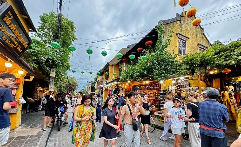 Chuẩn bị tốt điều kiện phục vụ khách du lịch dịp kỷ niệm 80 năm Cách mạng tháng Tám và Quốc khánh 2/9 Chuẩn bị tốt điều kiện phục vụ khách du lịch dịp kỷ niệm 80 năm Cách mạng tháng Tám và Quốc khánh 2/9