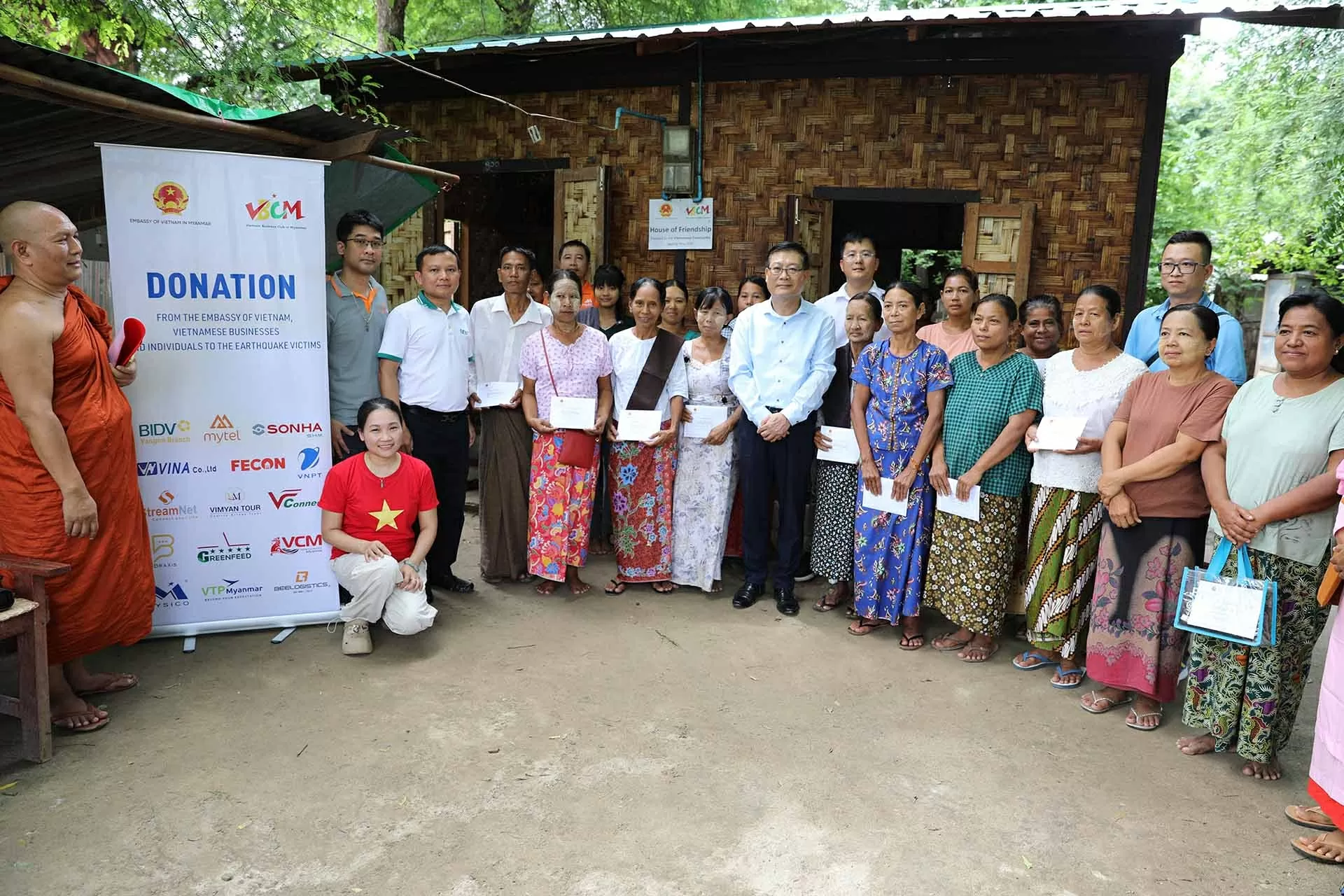 Đại sứ quán Việt Nam tại Myanmar và cộng đồng doanh nghiệp Việt Nam hỗ trợ người dân vùng động đất tại Mandalay Đại sứ quán Việt Nam tại Myanmar và cộng đồng doanh nghiệp Việt Nam hỗ trợ người dân vùng động đất tại Mandalay