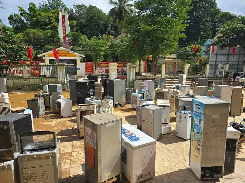 Nghệ An: Hơn 100 kỹ thuật viên đổ về vùng lũ sửa đồ miễn phí giúp bà con