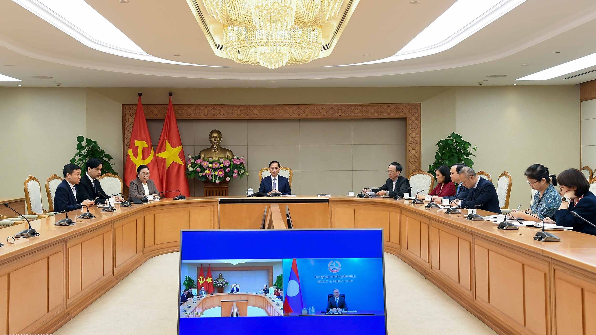 viet nam lao tang cuong phoi hop chien luoc thuc day quan he huu nghi vi dai va hop tac toan dien