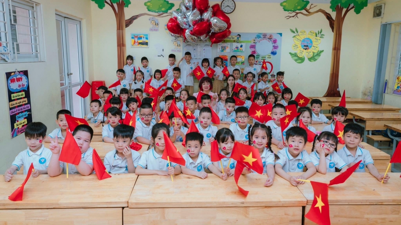 Giáo dục học sinh biết yêu cả vùng đất mới, với  tinh thần 'đất nước là quê hương'