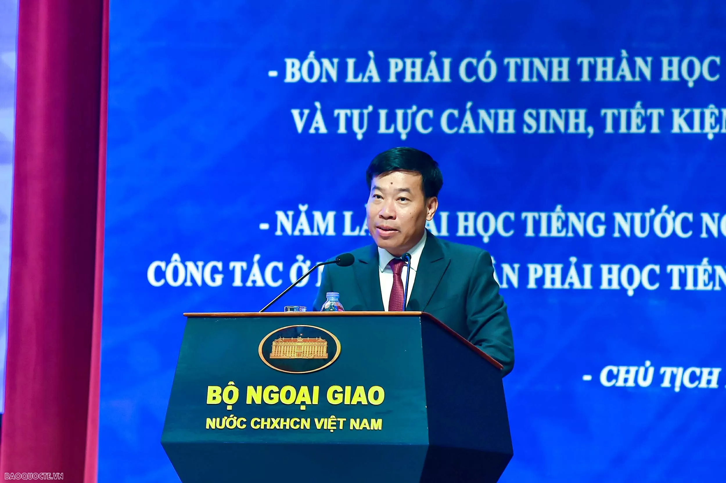 Viết tiếp chặng đường 80 năm vẻ vang của ngành Ngoại giao Việt Nam, đưa đất nước vào kỷ nguyên mới Viết tiếp chặng đường 80 năm vẻ vang của ngành Ngoại giao Việt Nam, đưa đất nước vào kỷ nguyên mới
