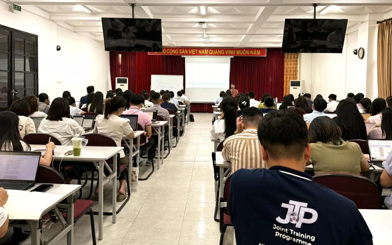 Đảng ủy Bộ Ngoại giao khai giảng lớp bồi dưỡng lý luận chính trị cho đảng viên mới và bồi dưỡng nhận thức về Đảng đợt I năm 2025