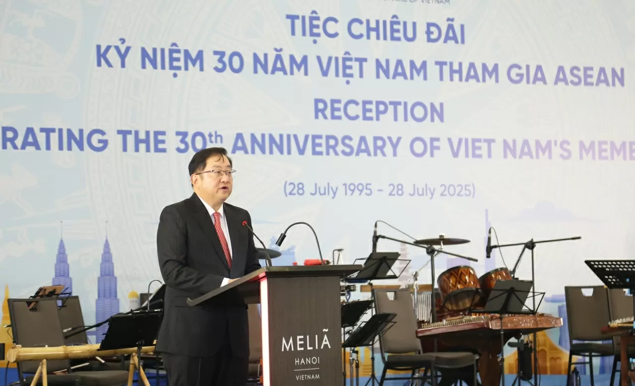 Đại sứ Malaysia tại Việt Nam Dato’ Tan Yang Thai gửi lời chúc mừng nồng nhiệt tới Việt Nam. (Ảnh: Thành Long)