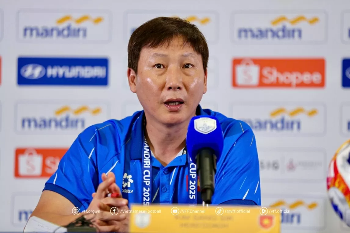 HLV Kim Sang Sik chỉ lợi thế của U23 Việt Nam ở chung kết Đông Nam Á 2025