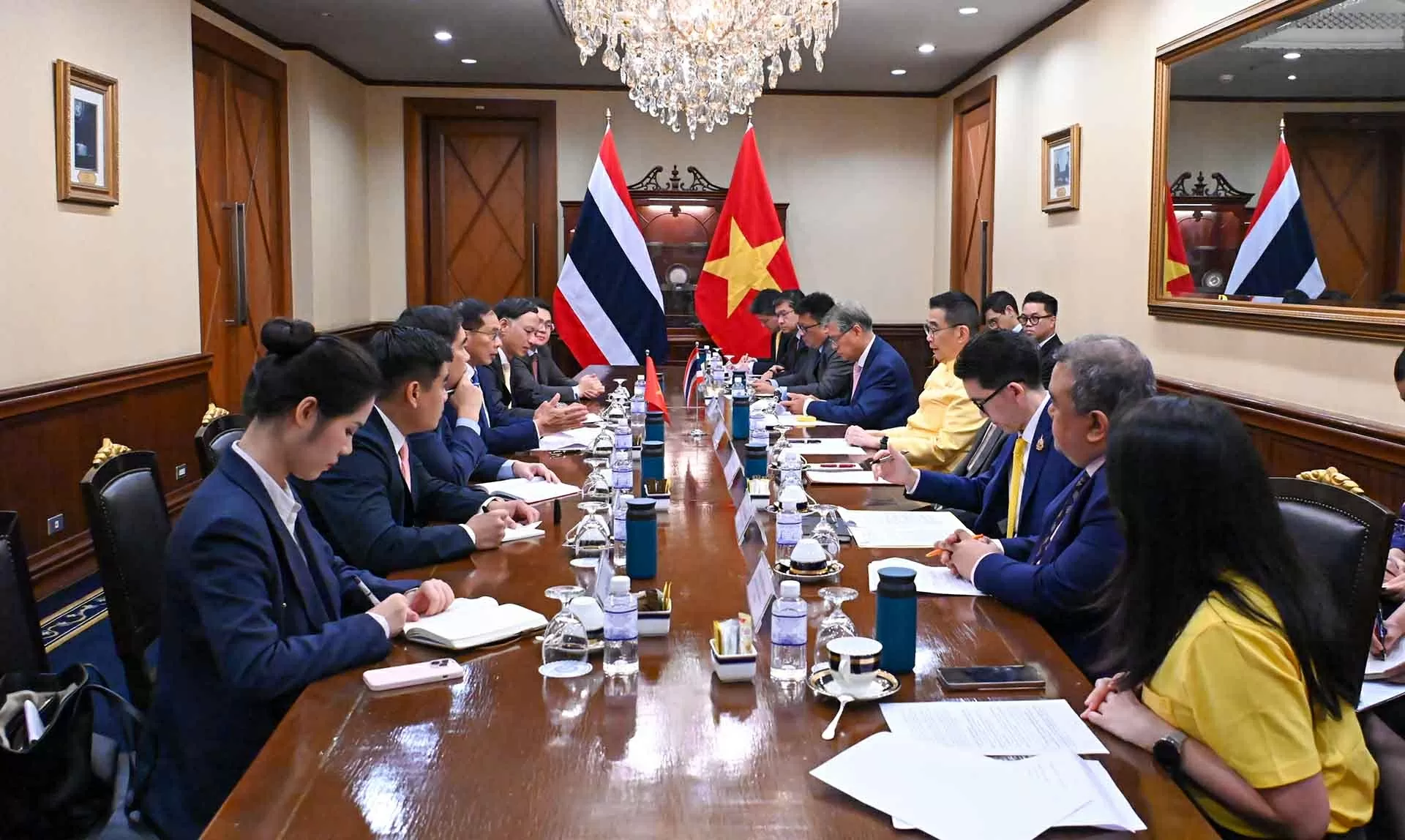 Phó Thủ tướng, Bộ trưởng Ngoại giao Bùi Thanh Sơn gặp Bộ trưởng Ngoại giao Thái Lan