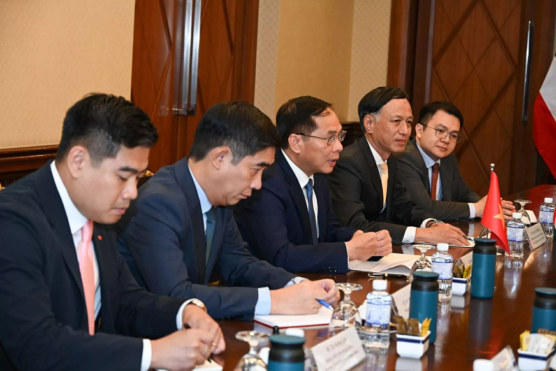 Phó Thủ tướng, Bộ trưởng Ngoại giao Bùi Thanh Sơn gặp Bộ trưởng Ngoại giao Thái Lan