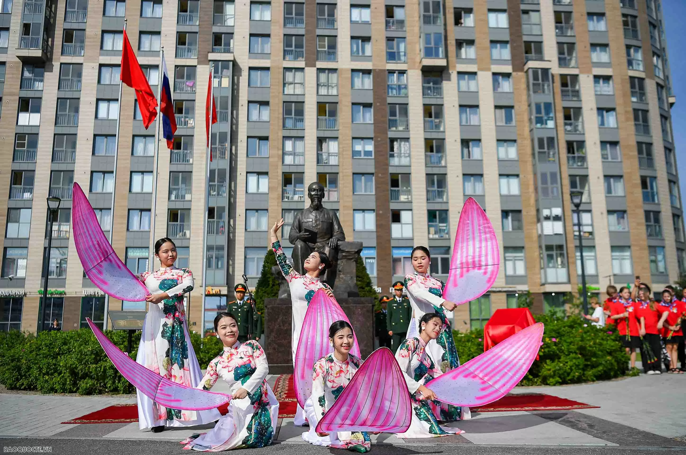 Phu nhân Ngô Phương Ly ở Nga