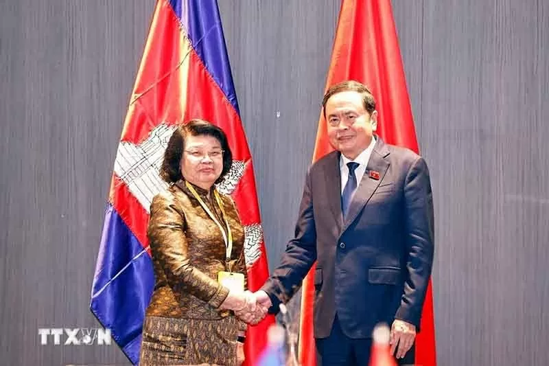 Chủ tịch Quốc hội Trần Thanh Mẫn gặp Chủ tịch Hạ viện Campuchia Khuon Sudary. (Nguồn: TTXVN)