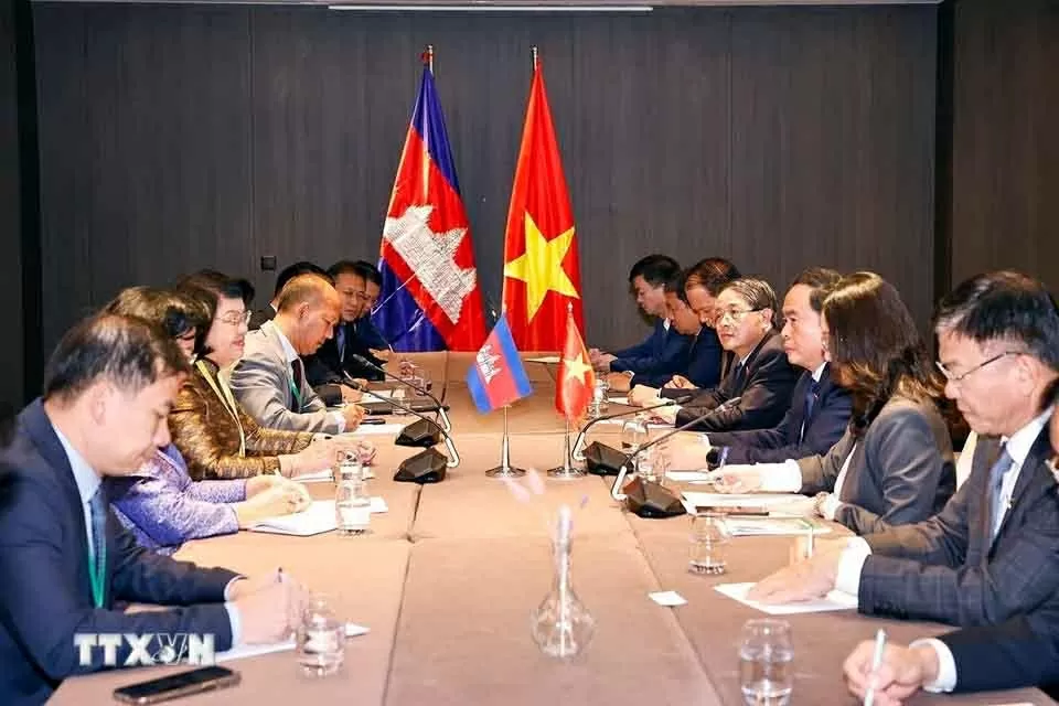 Chủ tịch Quốc hội Trần Thanh Mẫn gặp Chủ tịch Hạ viện Campuchia Khuon Sudary. (Nguồn: TTXVN)