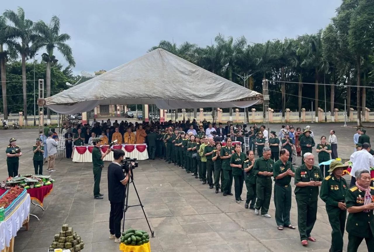 Lễ dâng hương và nghi thức cầu siêu Lễ dâng hương và nghi thức cầu siêu