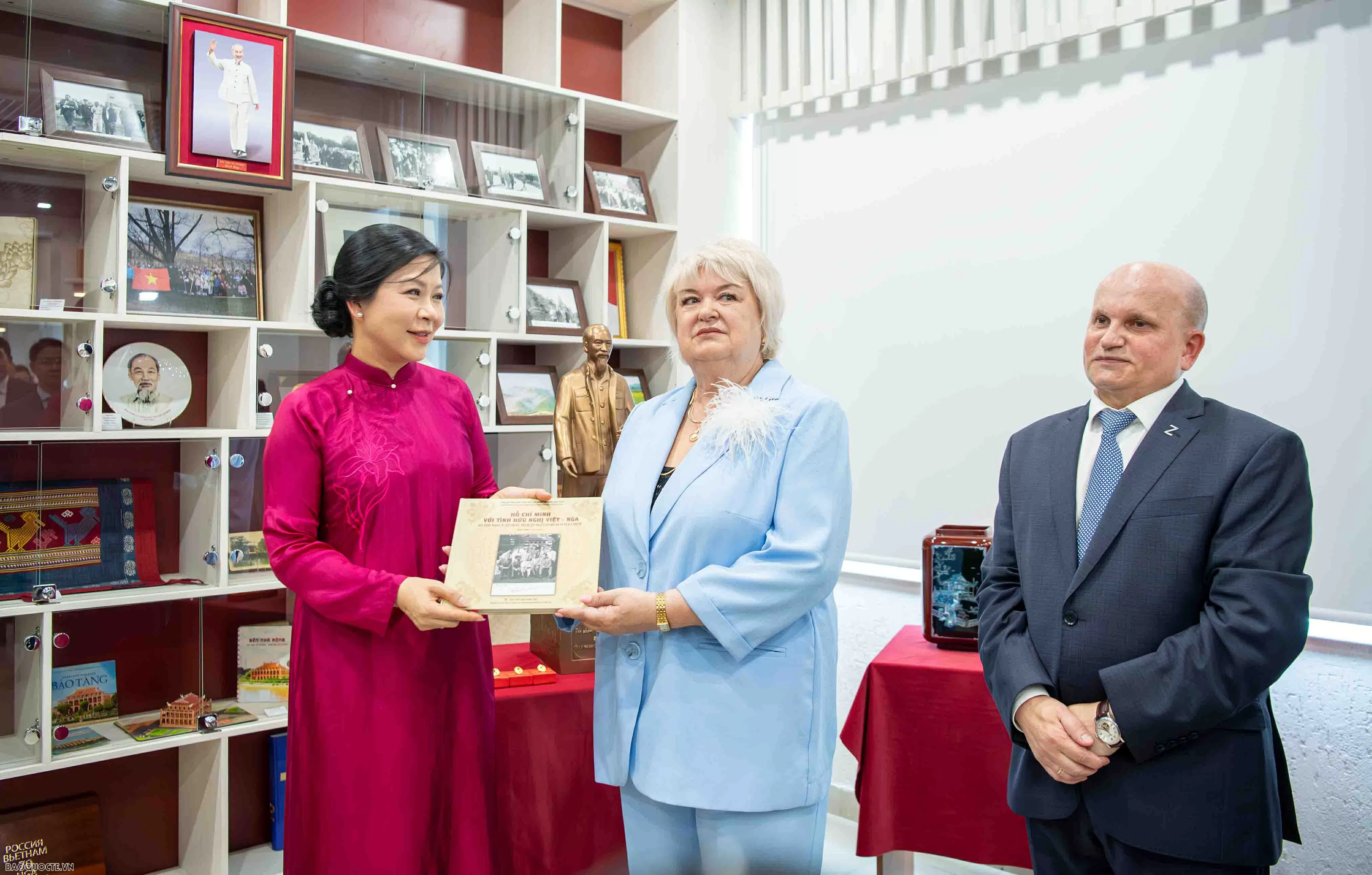 Phu nhân Ngô Phương Ly ở Nga