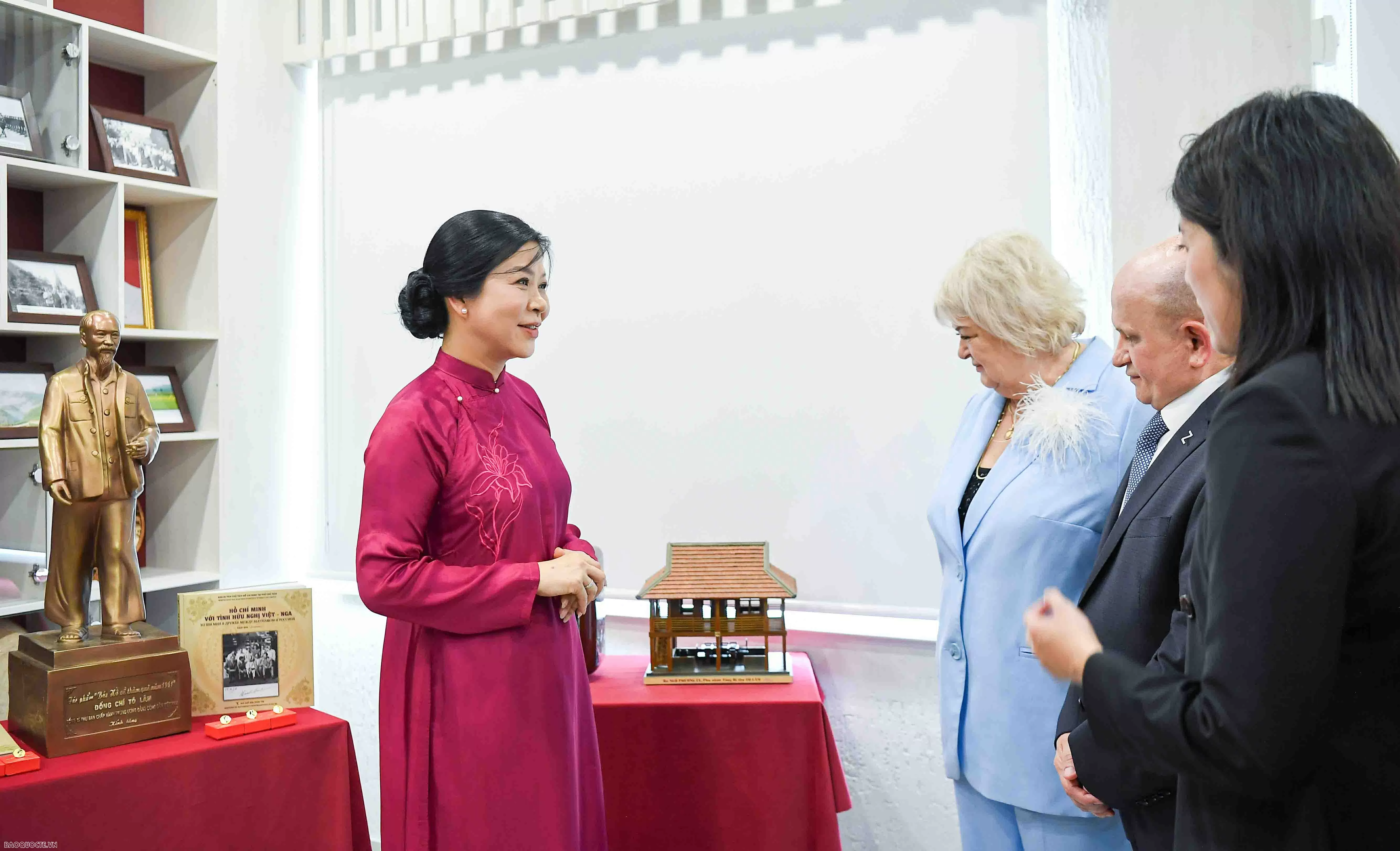 Phu nhân Ngô Phương Ly ở Nga