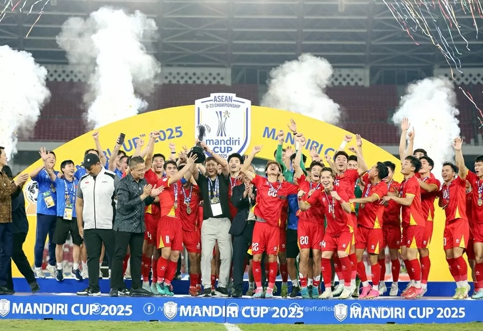 HLV Kim Sang Sik đi vào lịch sử bóng đá Đông Nam Á