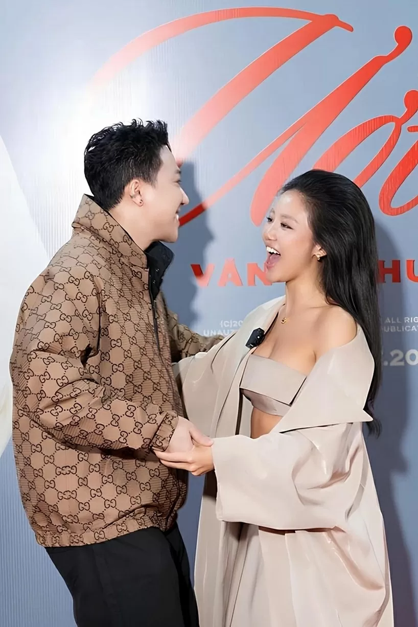 Đạo diễn Trấn Thành và dàn nghệ sĩ trên thảm đỏ chúc mừng ca sĩ Văn Mai Hương ra mắt MV mới