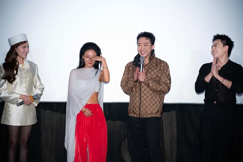 Đạo diễn Trấn Thành và dàn nghệ sĩ trên thảm đỏ chúc mừng ca sĩ Văn Mai Hương ra mắt MV mới Đạo diễn Trấn Thành và dàn nghệ sĩ trên thảm đỏ chúc mừng ca sĩ Văn Mai Hương ra mắt MV mới