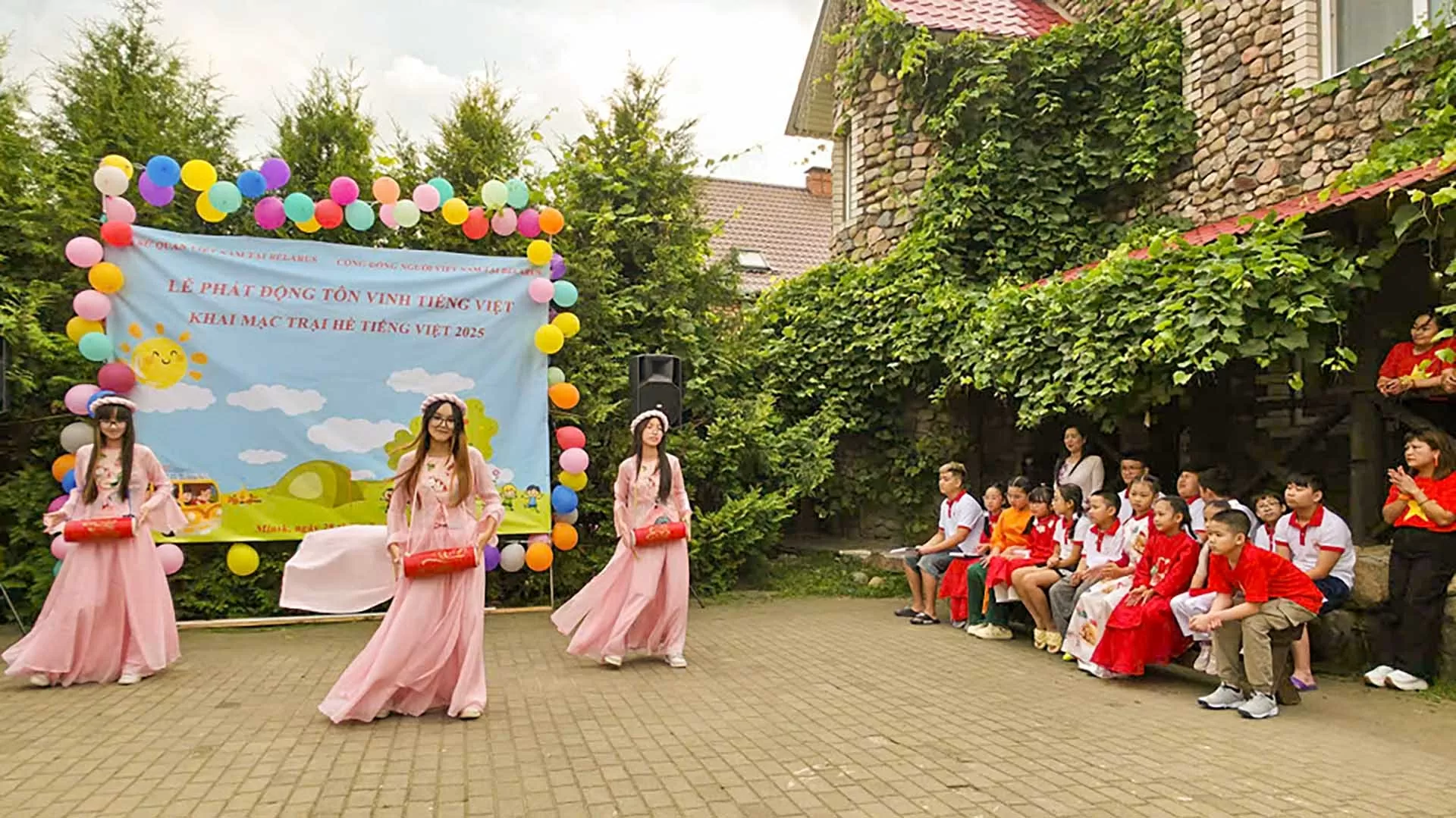 Cộng đồng người Việt tại Belarus: Khai mạc Trại hè tiếng Việt lần thứ 4