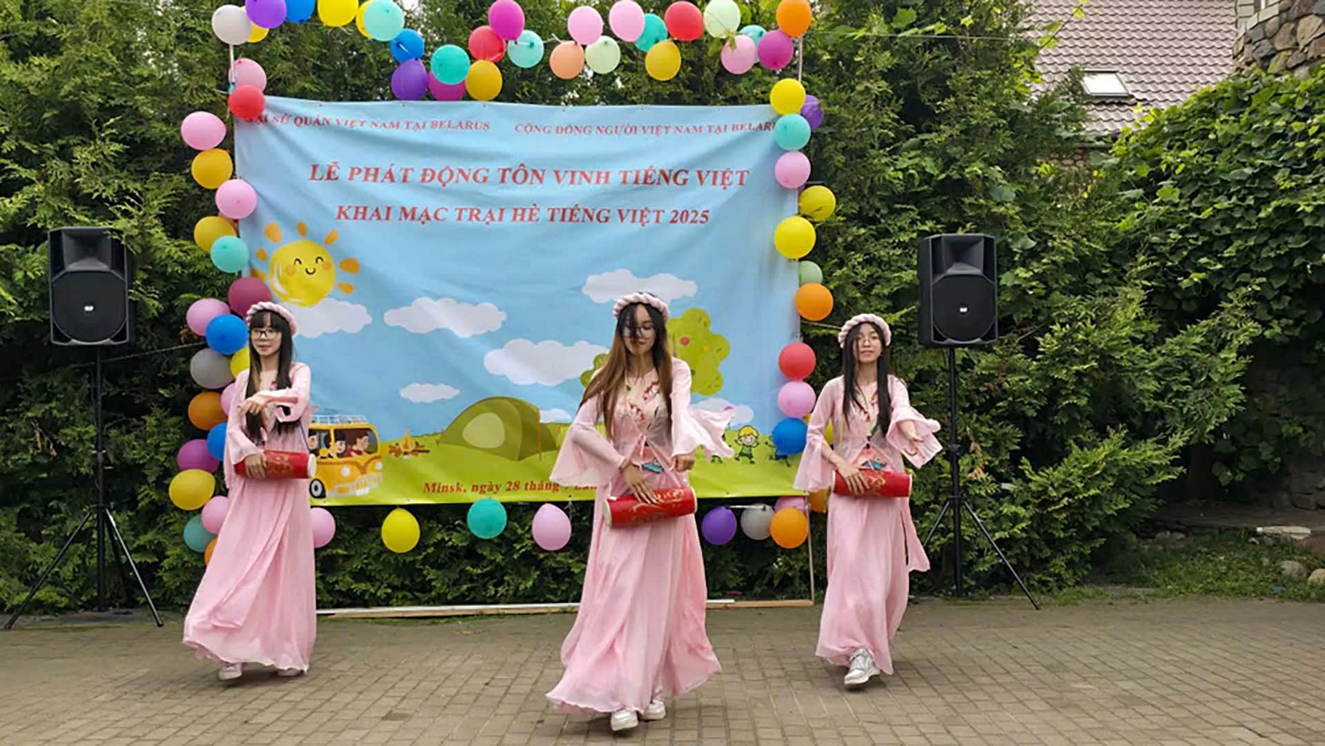 Cộng đồng người Việt tại Belarus: Khai mạc Trại hè tiếng Việt lần thứ 4 Cộng đồng người Việt tại Belarus: Khai mạc Trại hè tiếng Việt lần thứ 4