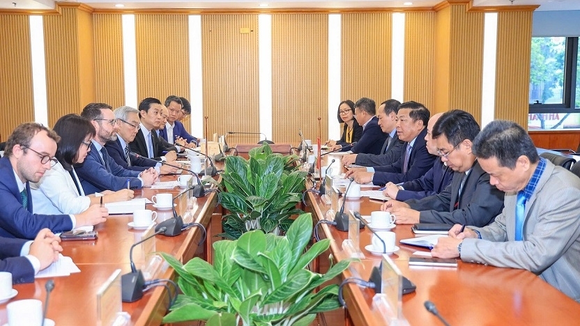 Việt Nam - Anh tăng cường hợp tác trong lĩnh vực đường sắt, hàng không