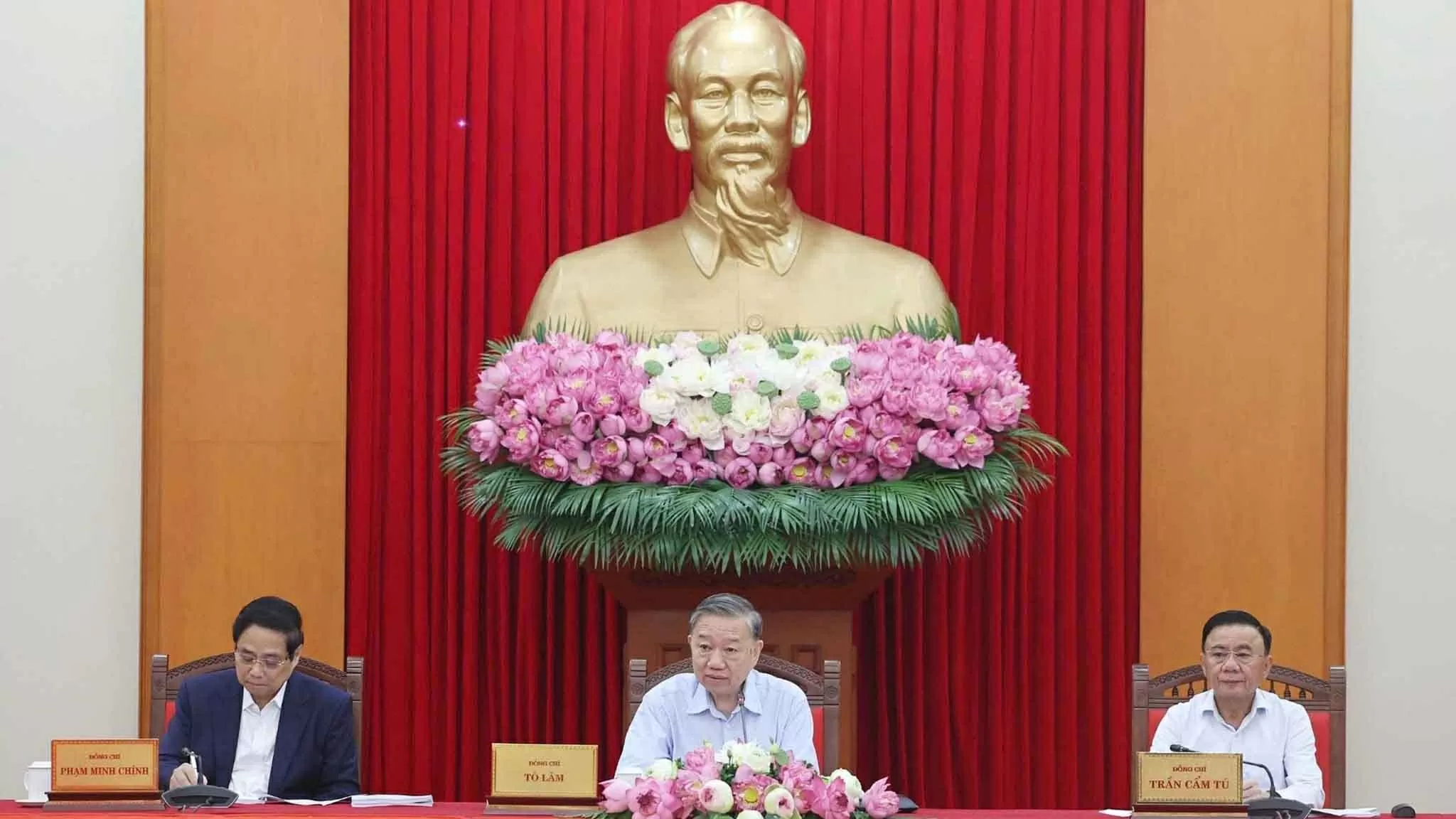 Tiếp tục chủ động rà soát, hoàn thiện dự thảo các văn kiện Đại hội XIV của Đảng Tiếp tục chủ động rà soát, hoàn thiện dự thảo các văn kiện Đại hội XIV của Đảng