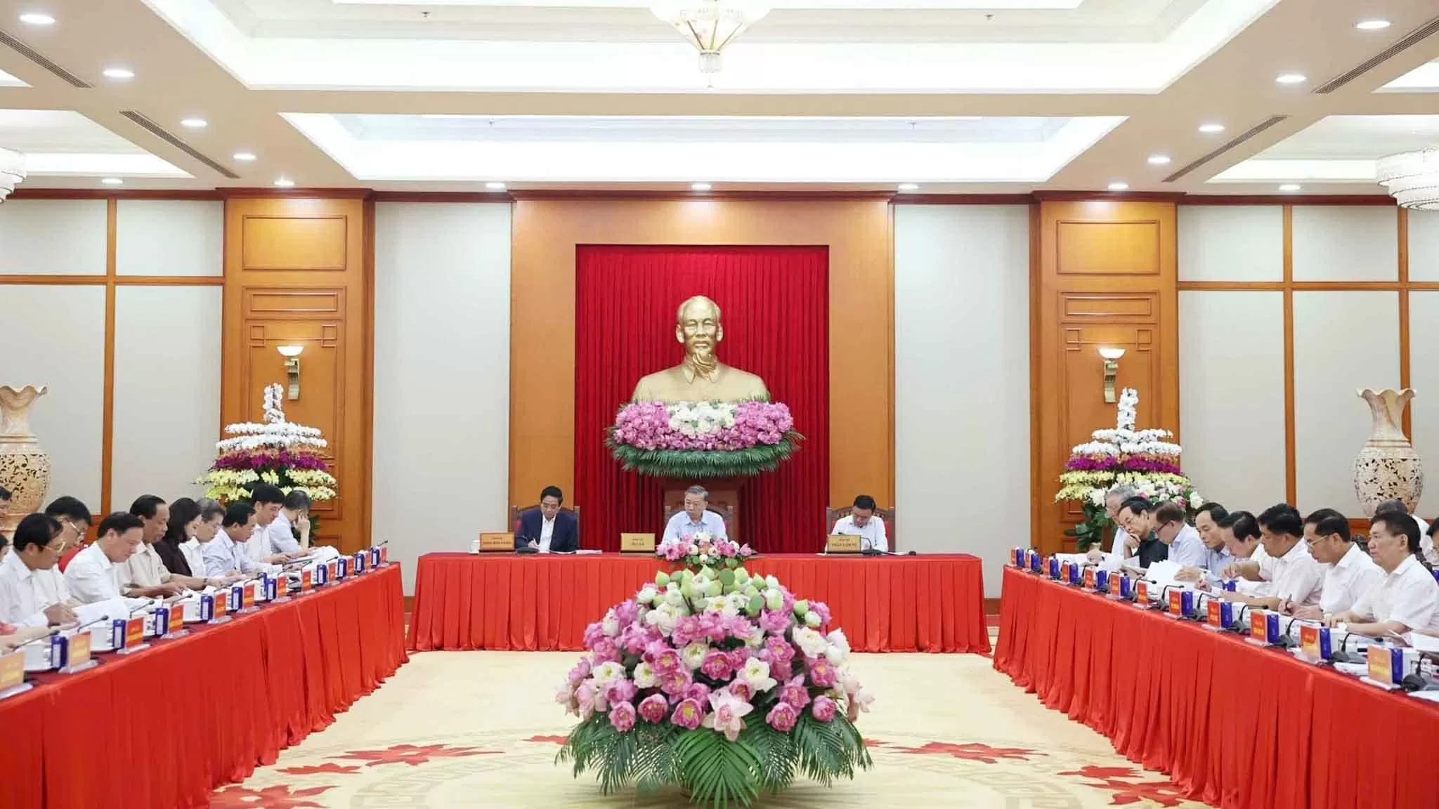 Tiếp tục chủ động rà soát, hoàn thiện dự thảo các văn kiện Đại hội XIV của Đảng