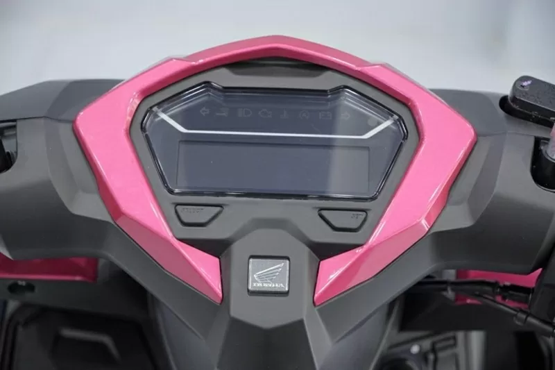 Honda Vario 125 2025 được trang bị bảng đồng hồ LCD sắc nét, dễ quan sát
