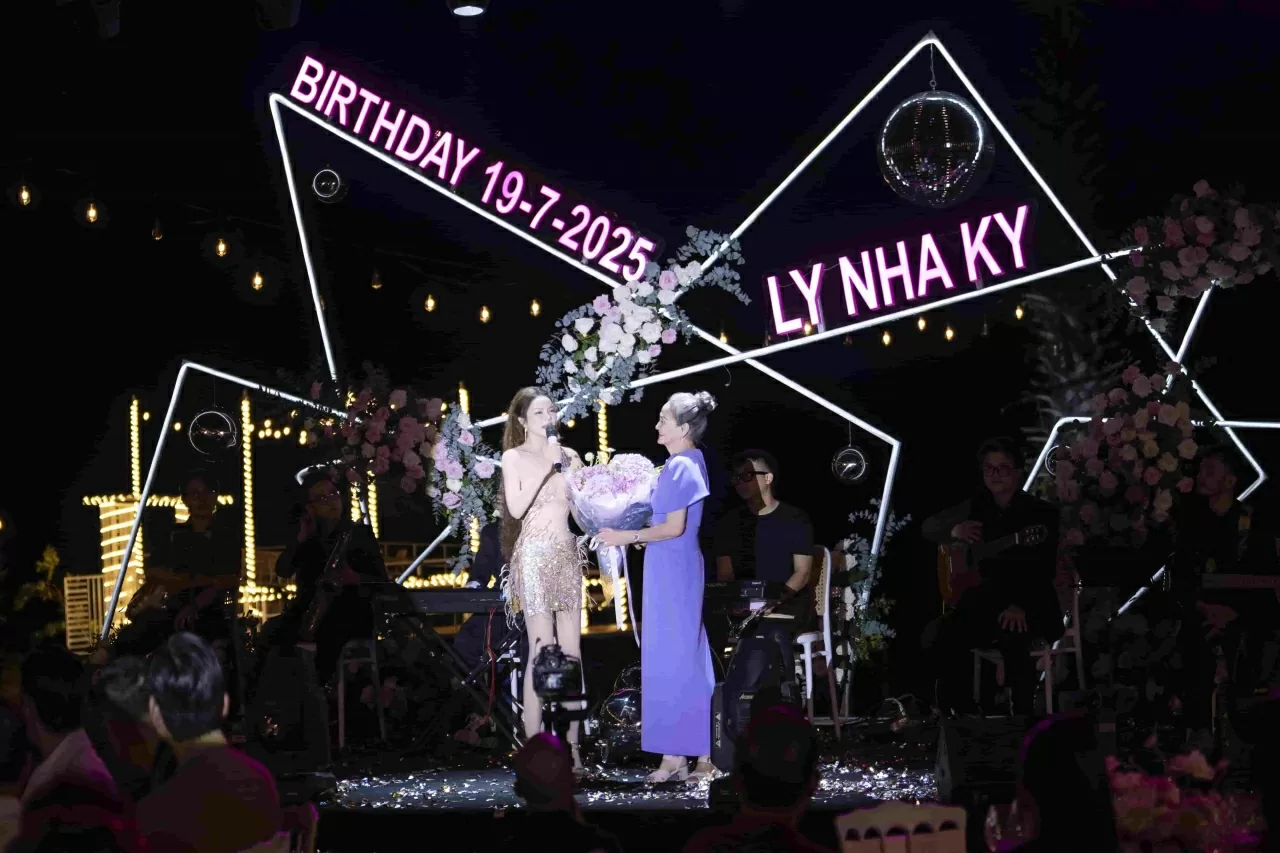 Diễn viên Lý Nhã Kỳ lột xác với thân hình bốc lửa trong tiệc sinh nhật