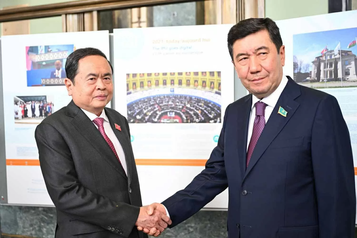 Chủ tịch Quốc hội Trần Thanh Mẫn và Chủ tịch Hạ viện Kazakhstan Yerlan Koshanov. (Nguồn: quochoi.vn)