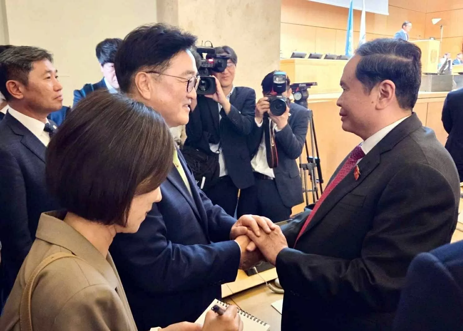 Chủ tịch Quốc hội Trần Thanh Mẫn gặp Chủ tịch Quốc hội Hàn Quốc Woo Won Shik. (Nguồn: quochoi.vn)