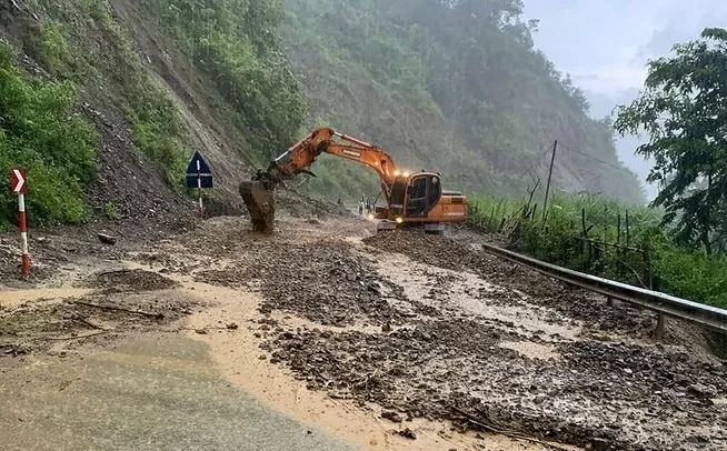 Mưa lớn ở Điện Biên, gây sạt lở nhiều tuyến đường Mưa lớn ở Điện Biên, gây sạt lở nhiều tuyến đường