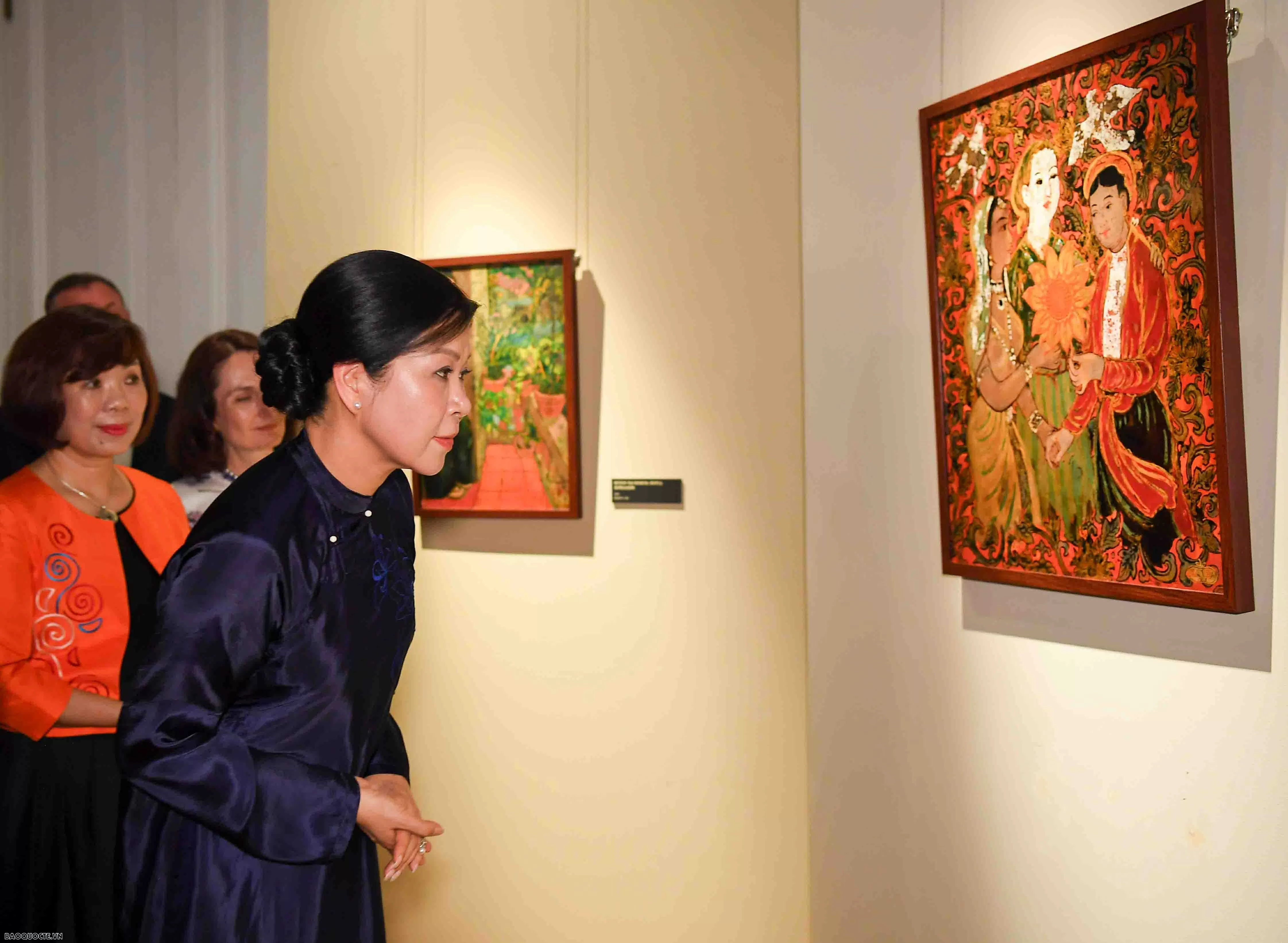 Chiếc áo dài lấy cảm hứng từ luỹ tre Việt Nam và rừng bạch dương Nga trưng bày giữa Moscow Chiếc áo dài lấy cảm hứng từ luỹ tre Việt Nam và rừng bạch dương Nga trưng bày giữa Moscow