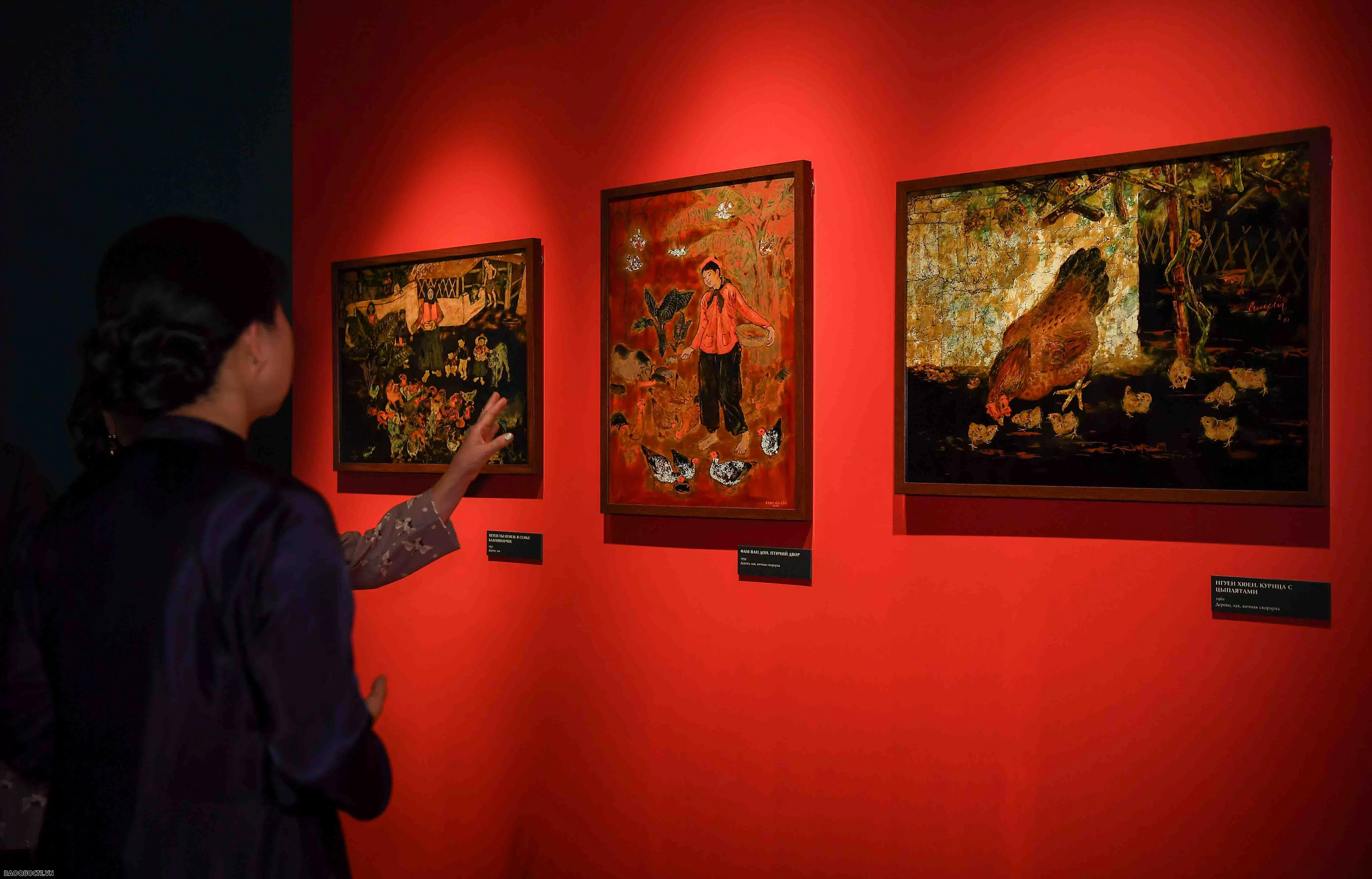 Chiếc áo dài lấy cảm hứng từ luỹ tre Việt Nam và rừng bạch dương Nga trưng bày giữa Moscow Chiếc áo dài lấy cảm hứng từ luỹ tre Việt Nam và rừng bạch dương Nga trưng bày giữa Moscow