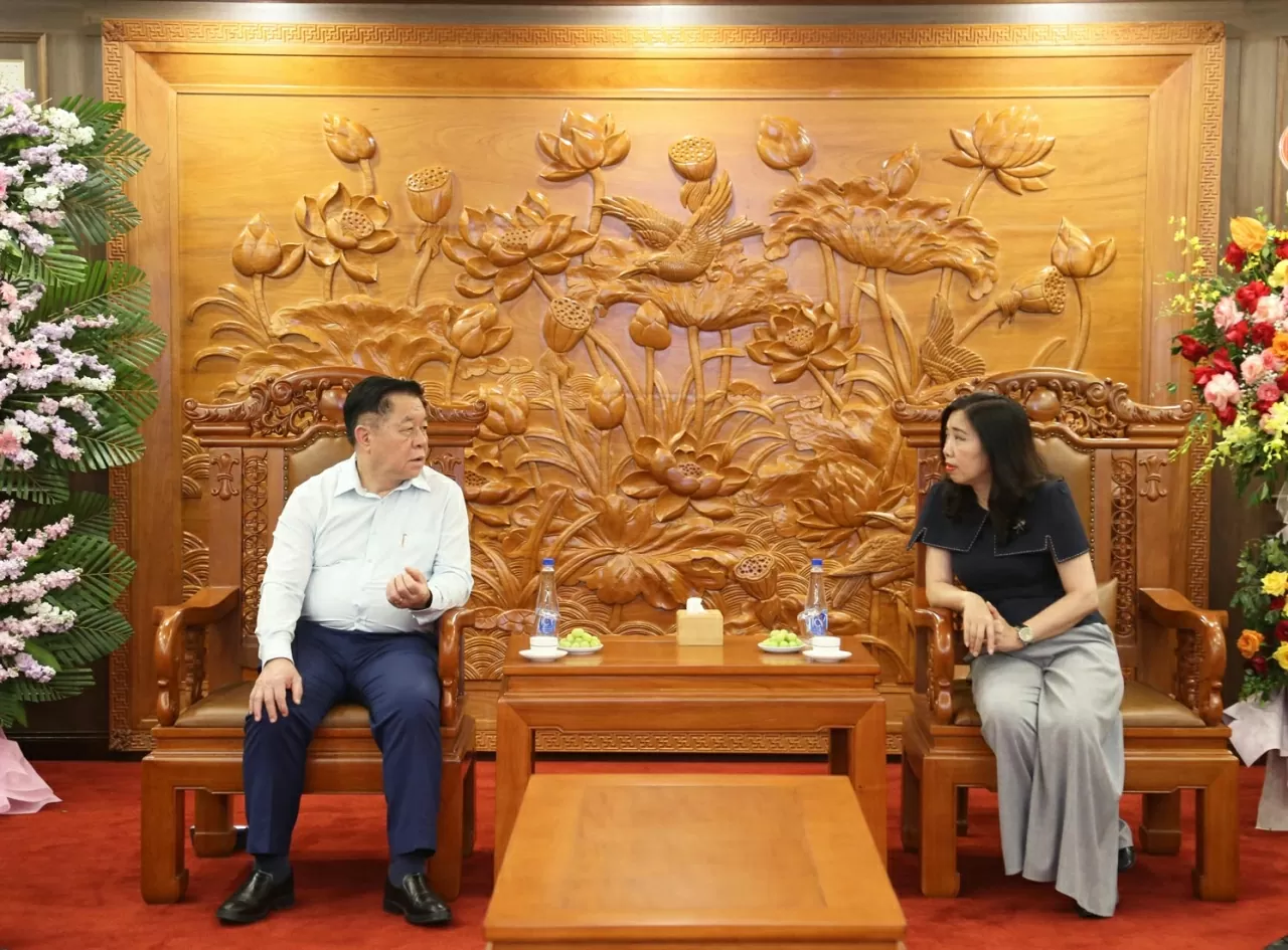 Ủy viên Bộ Chính trị, Bí thư Trung ương Đảng, Trưởng Ban Tuyên giáo và Dân vận Trung ương Nguyễn Trọng Nghĩa gửi lời cảm ơn tới Phó Thủ tướng, Bộ trưởng Ngoại giao Bùi Thanh Sơn nói riêng và toàn thể cán bộ Ngoại giao nói chung. (Ảnh: Thành Long)