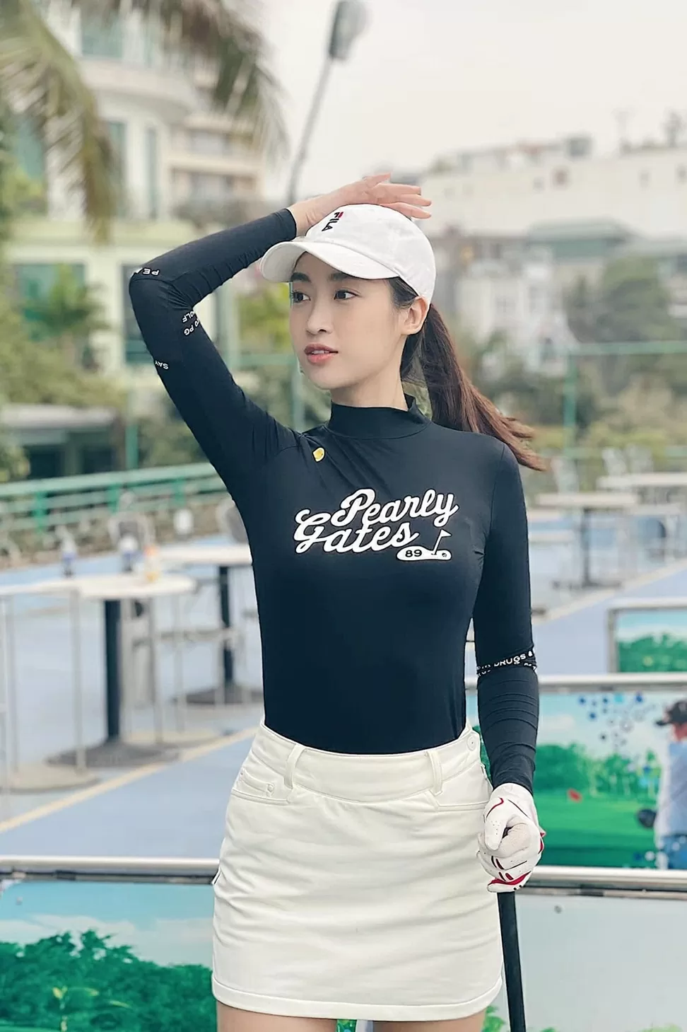 Hoa hậu Đỗ Mỹ Linh rạng rỡ cùng trang phục trẻ trung, chắn nắng trên sân golf Hoa hậu Đỗ Mỹ Linh rạng rỡ cùng trang phục trẻ trung, chắn nắng trên sân golf