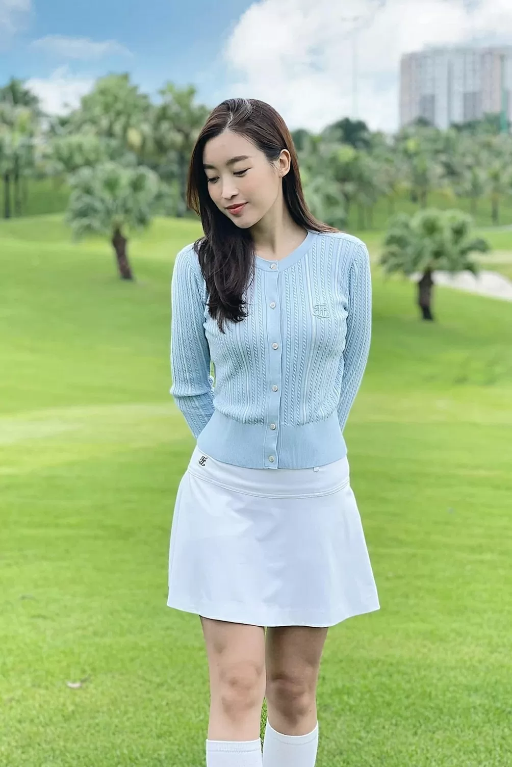Hoa hậu Đỗ Mỹ Linh rạng rỡ cùng trang phục trẻ trung, chắn nắng trên sân golf Hoa hậu Đỗ Mỹ Linh rạng rỡ cùng trang phục trẻ trung, chắn nắng trên sân golf