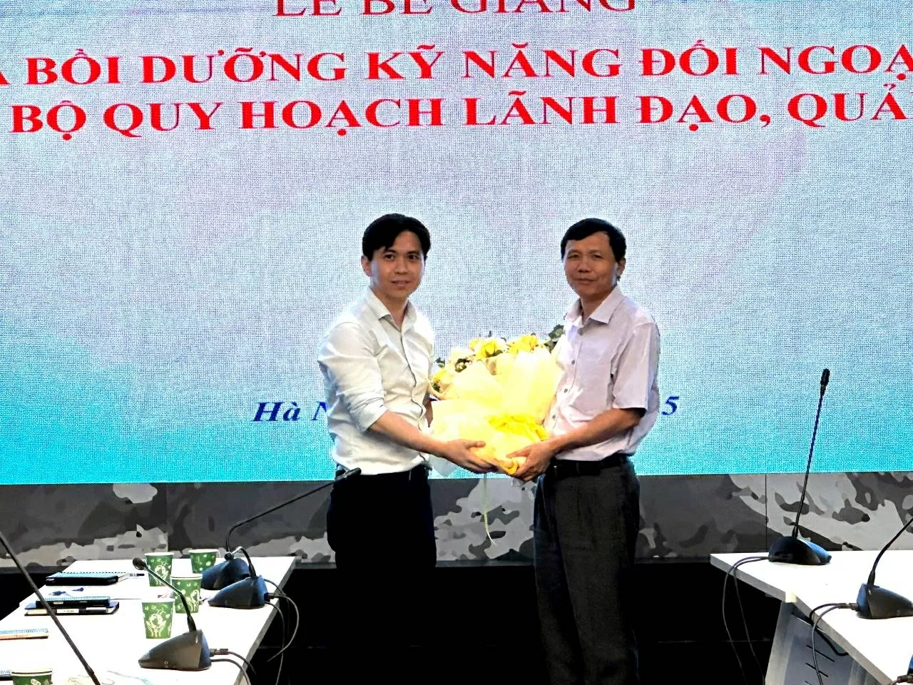 Bế giảng Khóa bồi dưỡng nâng cao kỹ năng đối ngoại cho cán bộ quy hoạch của Bộ Ngoại giao
