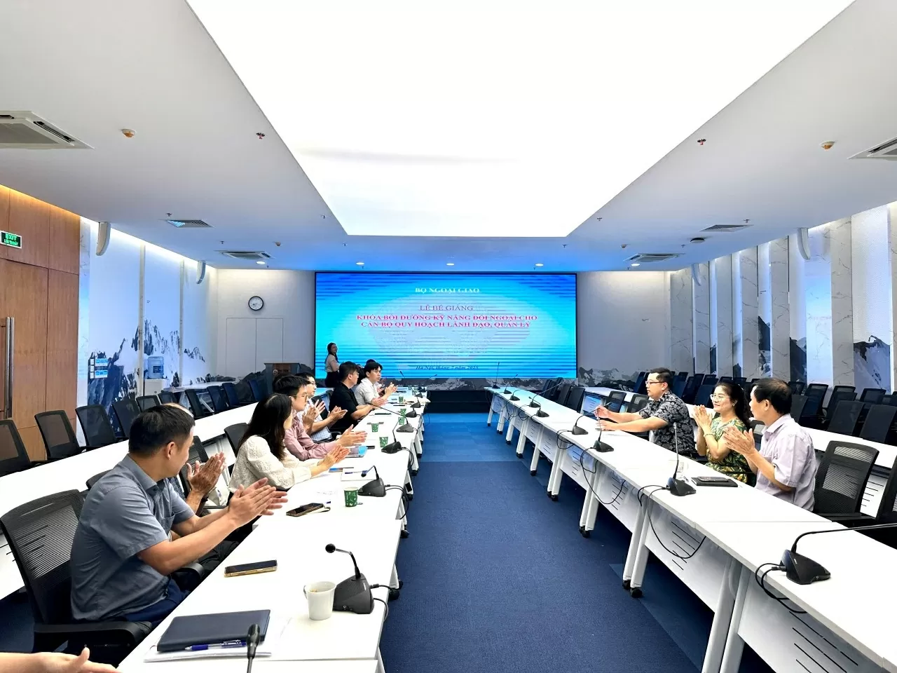 Bế giảng Khóa bồi dưỡng nâng cao kỹ năng đối ngoại cho cán bộ quy hoạch của Bộ Ngoại giao Bế giảng Khóa bồi dưỡng nâng cao kỹ năng đối ngoại cho cán bộ quy hoạch của Bộ Ngoại giao