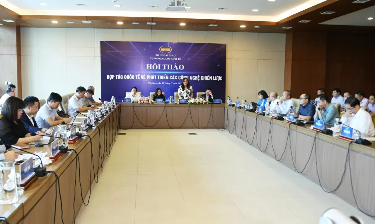 Toàn cảnh Hội thảo “Hợp tác quốc tế phát triển các công nghệ chiến lược” . (Ảnh : Thành Long) Toàn cảnh Hội thảo “Hợp tác quốc tế phát triển các công nghệ chiến lược” . (Ảnh : Thành Long)