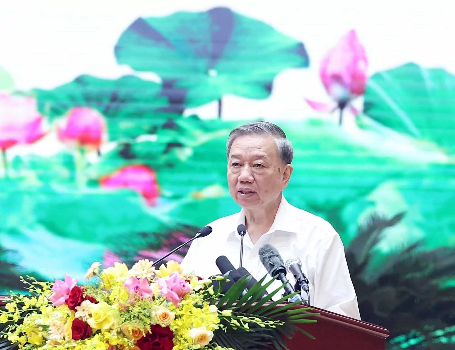 Phát huy cao độ truyền thống cha ông, tiếp tục nỗ lực phấn đấu đạt được những kỳ tích mới trong tương lai Phát huy cao độ truyền thống cha ông, tiếp tục nỗ lực phấn đấu đạt được những kỳ tích mới trong tương lai