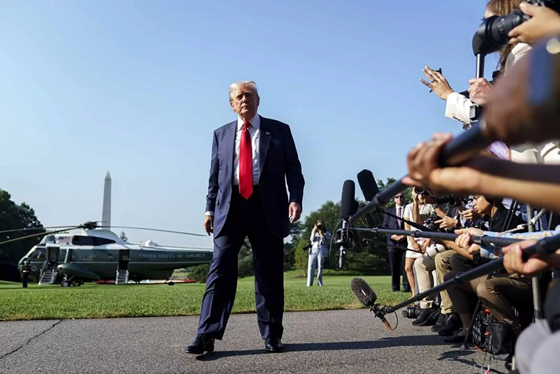 Tổng thống Donald Trump đến khu nghỉ dưỡng chơi golf của gia đình ở Scotland, hôm 28/7. (Nguồn: UPI) Tổng thống Donald Trump đến khu nghỉ dưỡng chơi golf của gia đình ở Scotland, hôm 28/7. (Nguồn: UPI)