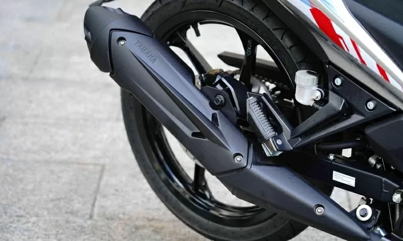Xe được trang bị bình xăng dung tích 4,6 lít cùng bộ vành đúc kích thước 17 inch
