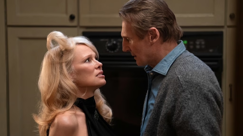 Liam Neeson và bạn gái Pamela Anderson cùng góp mặt trong phim The Naked Gun (2025)