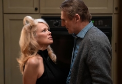 Liam Neeson và bạn gái Pamela Anderson cùng góp mặt trong phim The Naked Gun (2025)