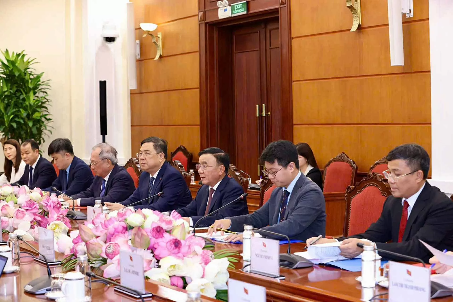 Thường trực Ban Bí thư Trần Cẩm Tú tiếp Trưởng đoàn đại biểu Đảng Cộng sản Nhật Bản Thường trực Ban Bí thư Trần Cẩm Tú tiếp Trưởng đoàn đại biểu Đảng Cộng sản Nhật Bản