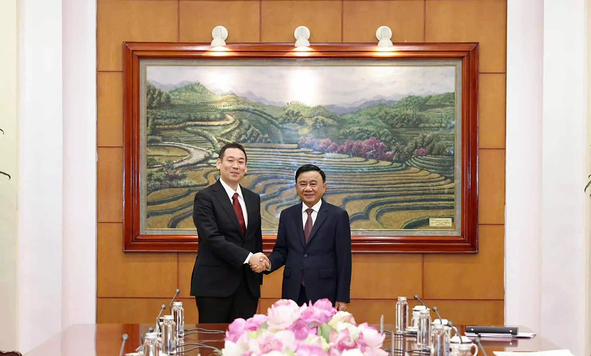 Thường trực Ban Bí thư Trần Cẩm Tú tiếp Trưởng đoàn đại biểu Đảng Cộng sản Nhật Bản