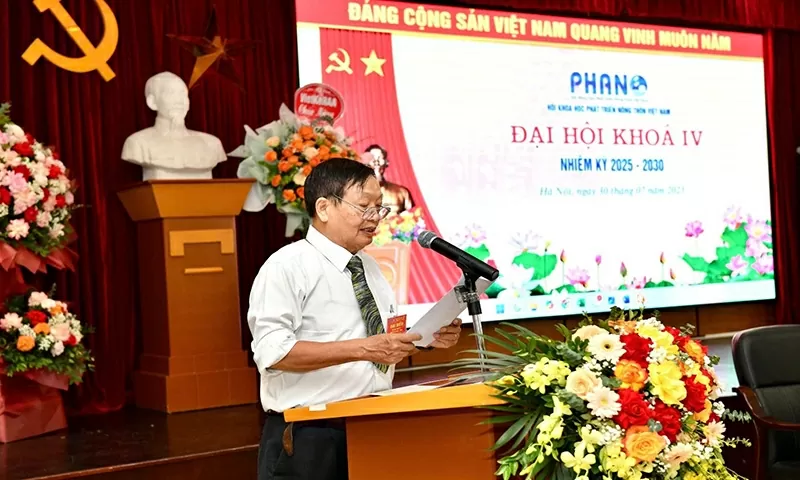 GS.TSKH Trần Duy Quý, Chủ tịch Hội Khoa học Phát triển Nông thôn Việt Nam khóa III phát biểu tại Đại hội.