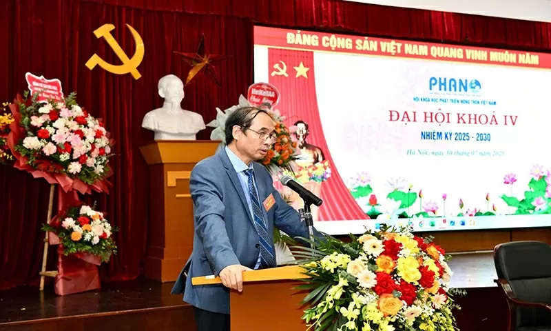 Tân Chủ tịch Hội, PGS.TS Đào Thế Anh phát biểu tại Đại hội.