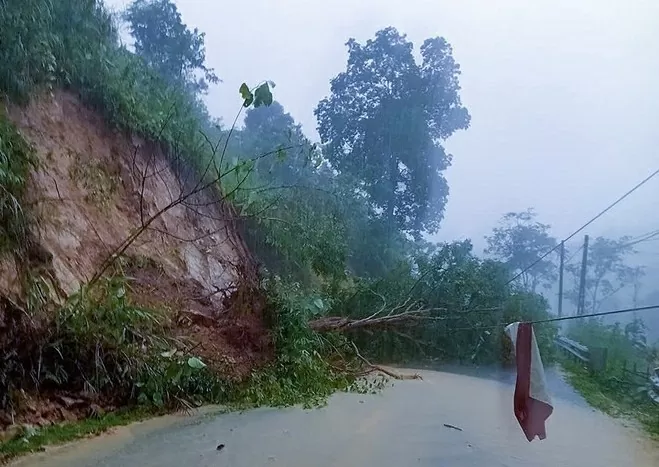 Điện Biên: Lũ quét, sạt lở đất làm 2 người tử vong, 8 mất tích, nhiều bản làng cô lập, hàng trăm hộ dân phải sơ tán khẩn cấp